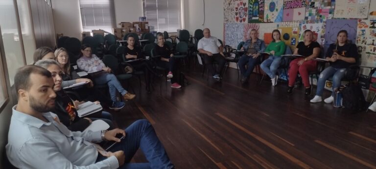 Capacitação para professores abre programações do Maio Laranja