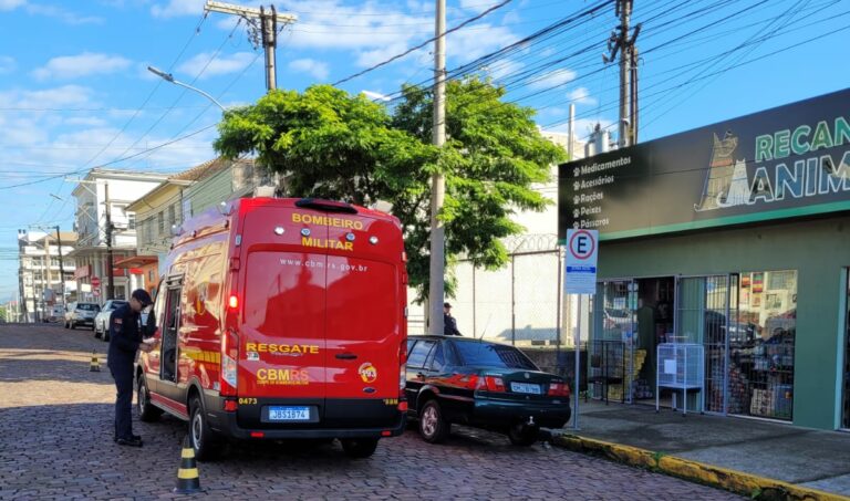Caminhão rompe fios de internet, telefonia e energia nas ruas Tiradentes e Barão do Triunfo
