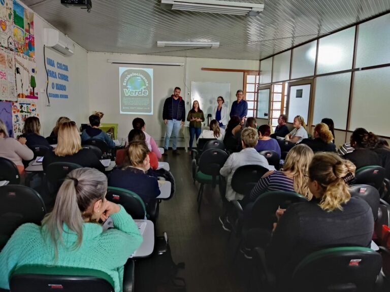 Escolas de Venâncio reforçam campanha de recolhimento de óleo e empresas ganham selo ‘Estabelecimento Verde’