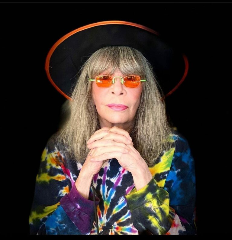 Morre, aos 75 anos, a cantora e compositora Rita Lee