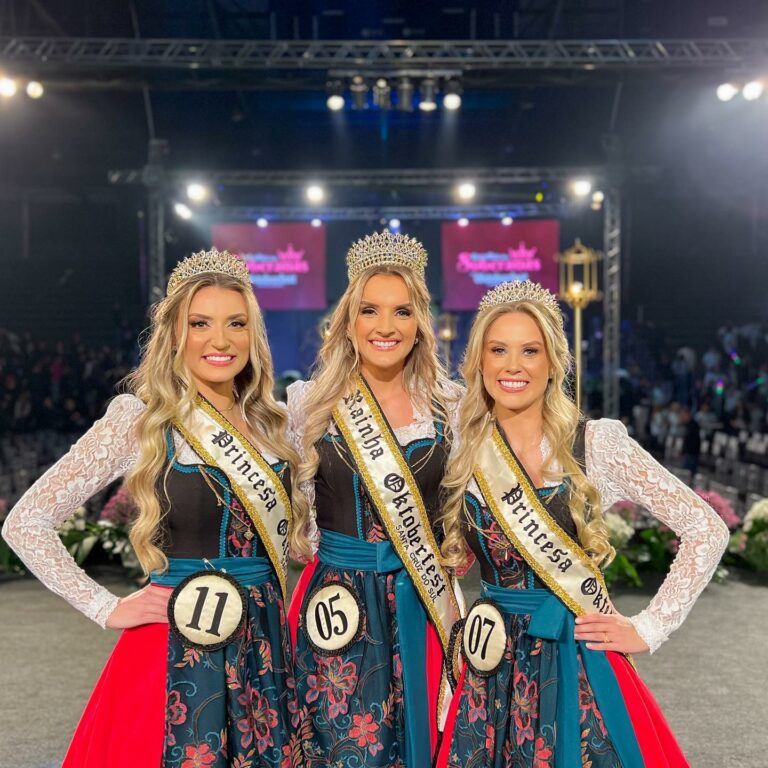 Marilia, Camila e Daniela formam o trio de soberanas da 38ª Oktoberfest