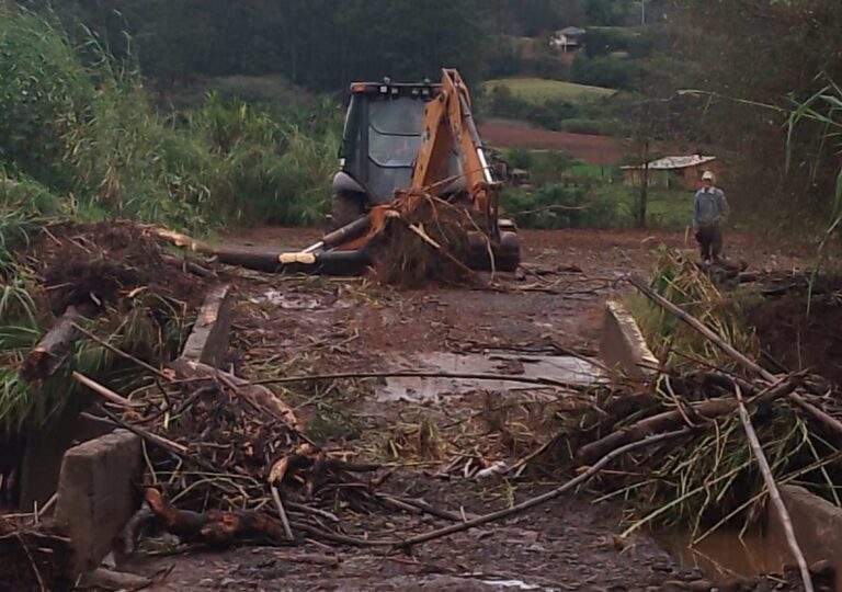Alagamentos em Venâncio: 11 pessoas foram removidas de suas casas e equipes trabalham para liberação das vias