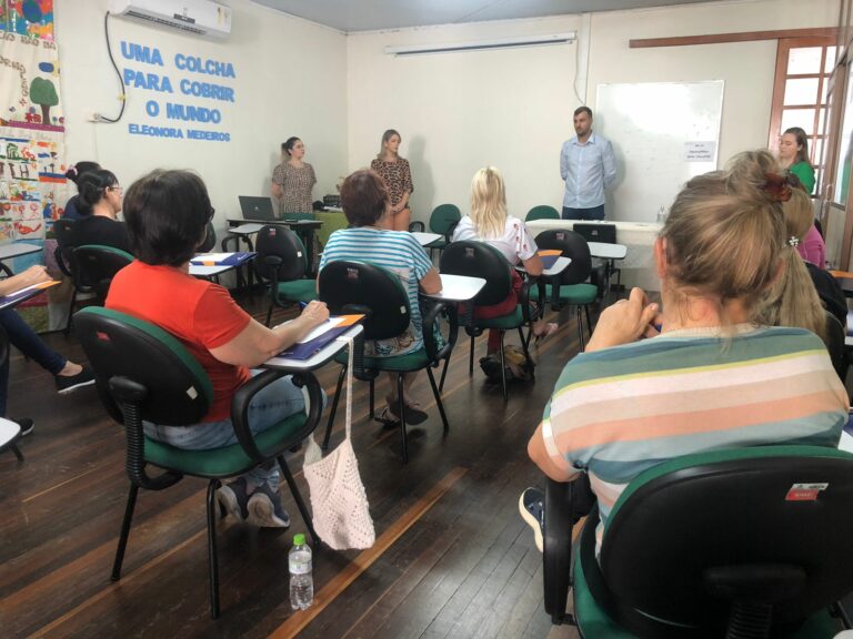 Curso de cuidador de idosos, oferecido pela Prefeitura de Venâncio, inicia nesta terça