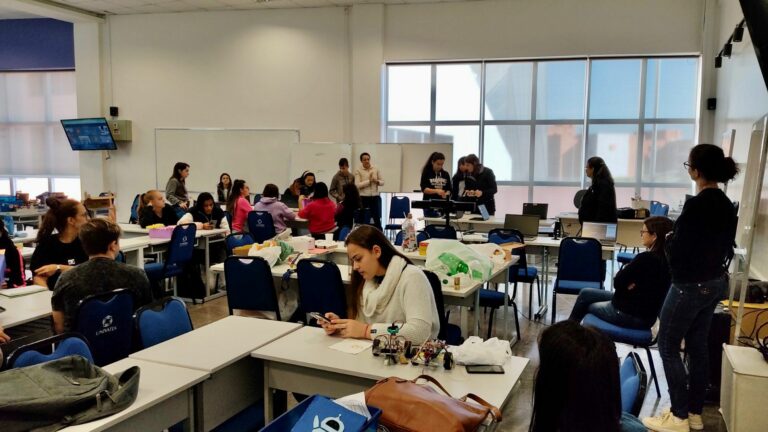 Clubes de robótica das escolas municipais de Venâncio participam de seminário na Univates