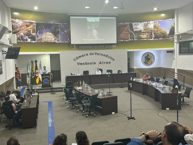 Vereadores apreciam oito matérias em sessão marcada por abandono