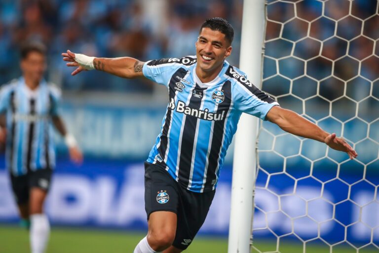 Airton Artus propõe homenagem ao jogador Luis Suárez