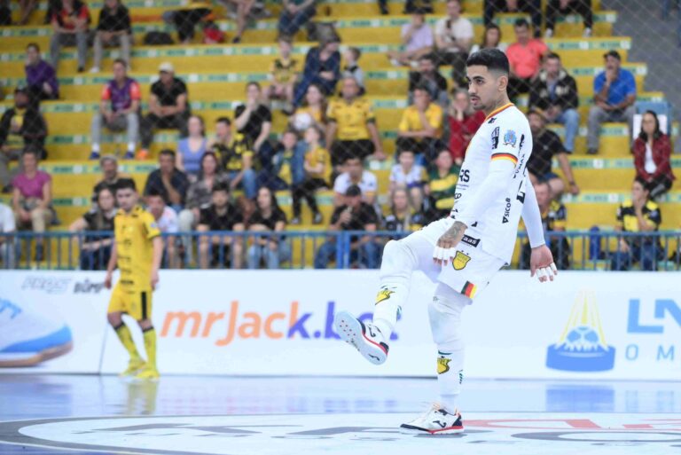 Assoeva enfrenta o Jaraguá pela Liga Nacional