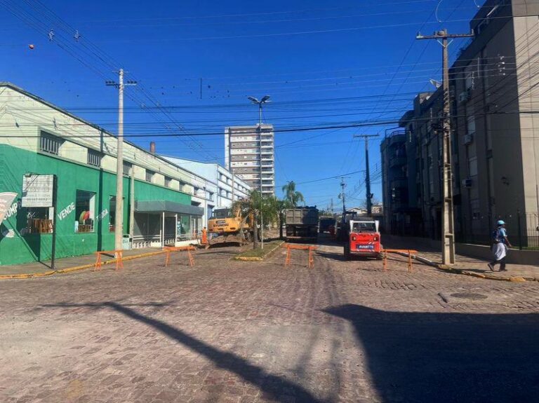 Asfaltamento na Avenida Ruperti Filho interrompe trânsito entre as ruas Barão do Triunfo e General Osório