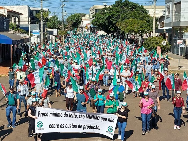 ÁUDIO: “O produtor de leite pede socorro”, diz vice-presidente da Fetag em entrevista à Terra FM
