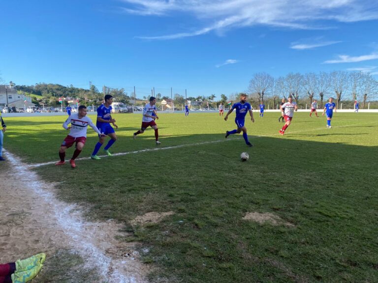 Fluminense vence o Tiradentes na segunda rodada do Regional da Aslivata