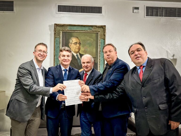 Airton Artus protocola projeto que prevê busca de recursos junto a empresas para as casas de saúde