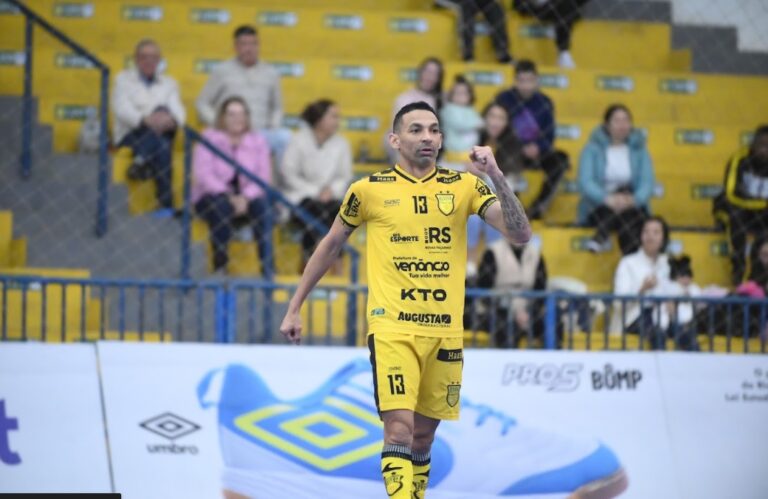 Assoeva aplica goleada de 8 a 1 sobre o Brasília