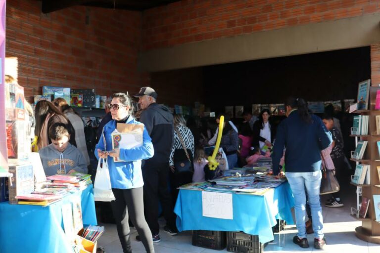 Feira do Livro de Venâncio encerra com cerca de 6,8 mil livros vendidos e 15 mil visitantes