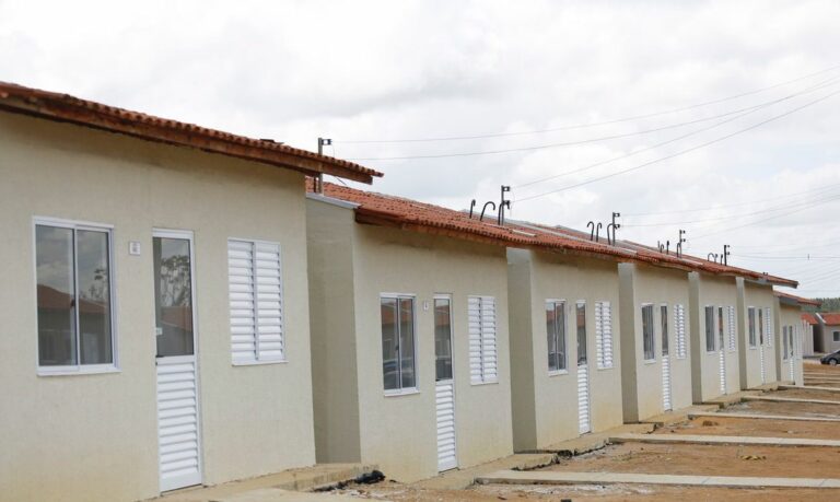 Lula lança novo PAC com foco em moradia, mobilidade urbana e energia