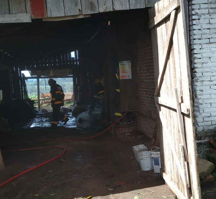 Incêndio atinge estufa de tabaco em Linha Ponte Queimada, interior de Venâncio
