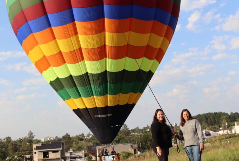 Ganhadoras de sorteio fazem voo de balão