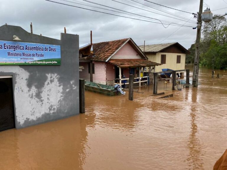 Mais de 4,5 mil pessoas são atingidas pela enchente em Venâncio; mais de 80 foram removidas