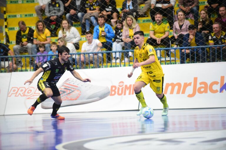 Assoeva enfrenta o Jaraguá pelas oitavas de final da LNF