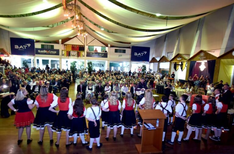 Abertura da 38ª Oktoberfest nesta quinta vai ser inspirada pelo tema Nossa História, Nosso Futuro