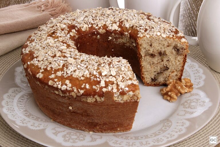 TERRA CULINÁRIA: Bolo de nozes com mel e aveia