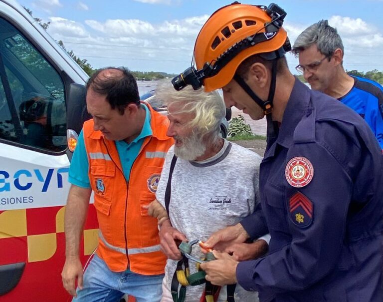 Helicóptero auxilia no resgate das famílias atingidas pela enchente em Venâncio Aires