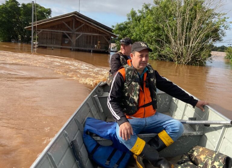 Enchente em Vila Mariante: “Não é o momento de voltar para casa”, alerta prefeito Jarbas