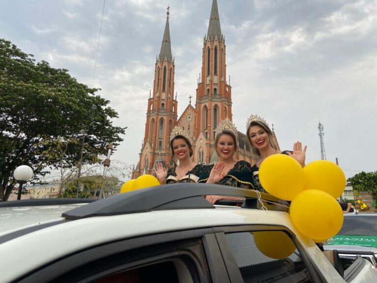 Fotos: confira imagens da carreata das candidatas da 17ª Fenachim