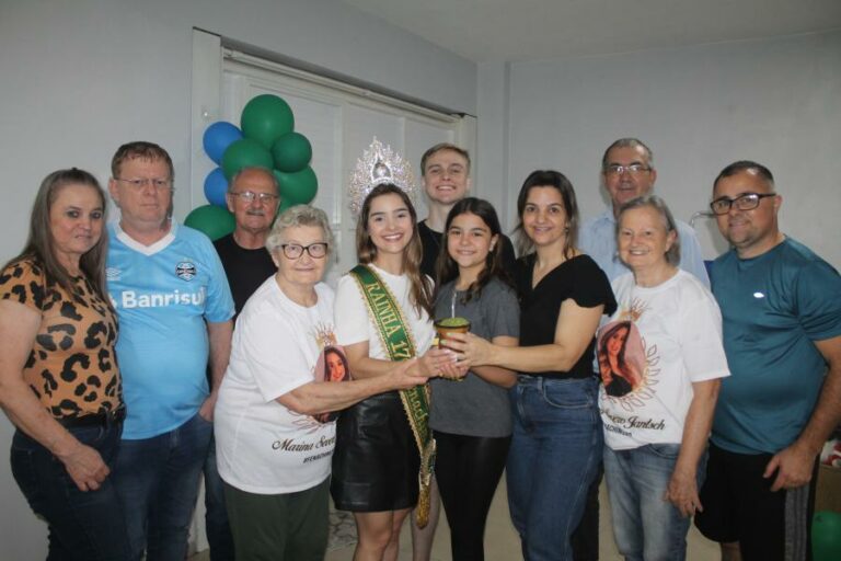 Rainha da 17ª Fenachim: “Foi com meus pais que aprendi a persistir e a acreditar”