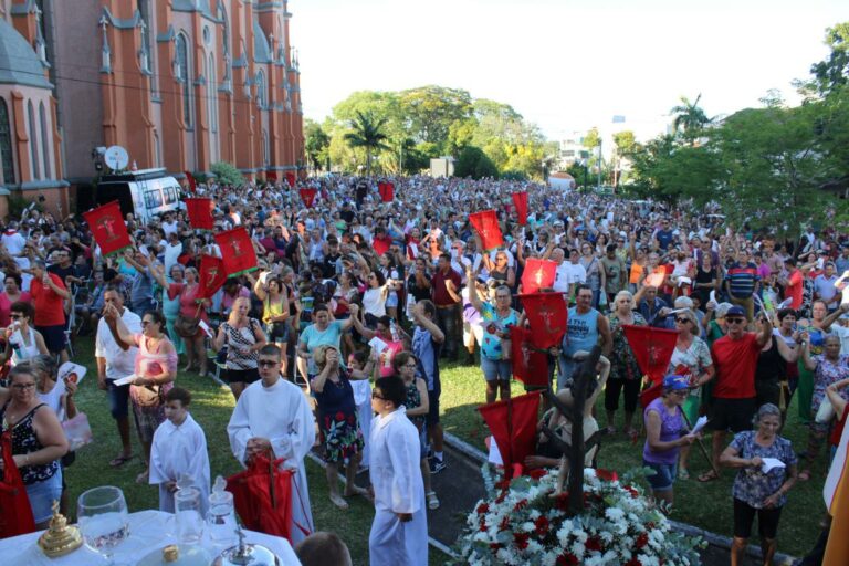 Missa campal e procissão da Festa do Bastião ocorrem neste domingo, em Venâncio