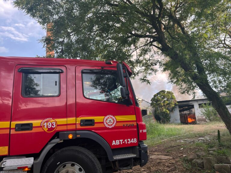 Incêndio no antigo Curtume Closs é criminoso, relata proprietário do depósito atingido