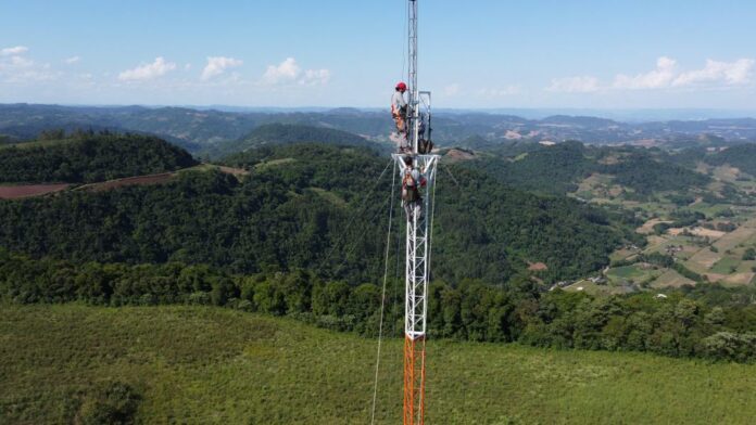 Torre da rádio fica na localidade de Monte Belo, interior de Venâncio Aires