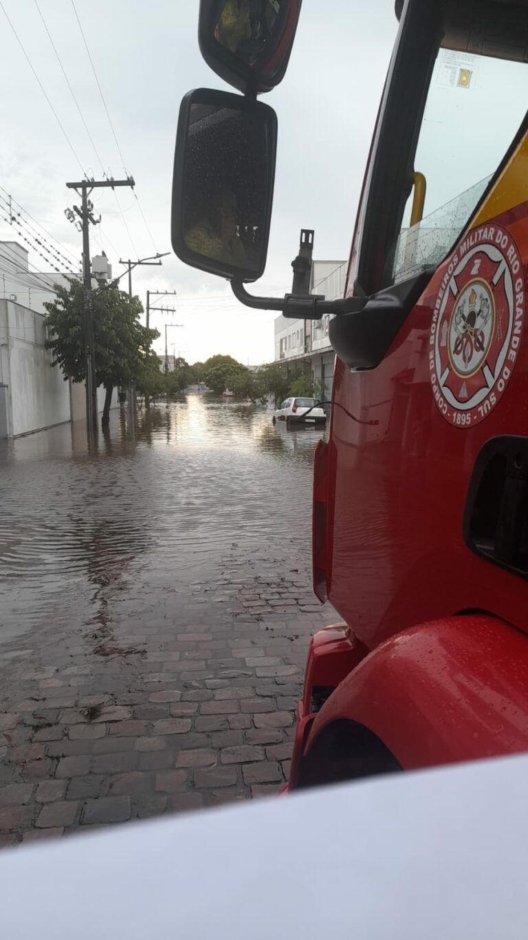 Pluviômetro de morador do bairro Morsch marca 120mm de chuva na tarde de sábado em Venâncio