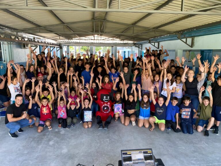 FOTOS: Volta às aulas EEEM Adelina Isabela Konzen