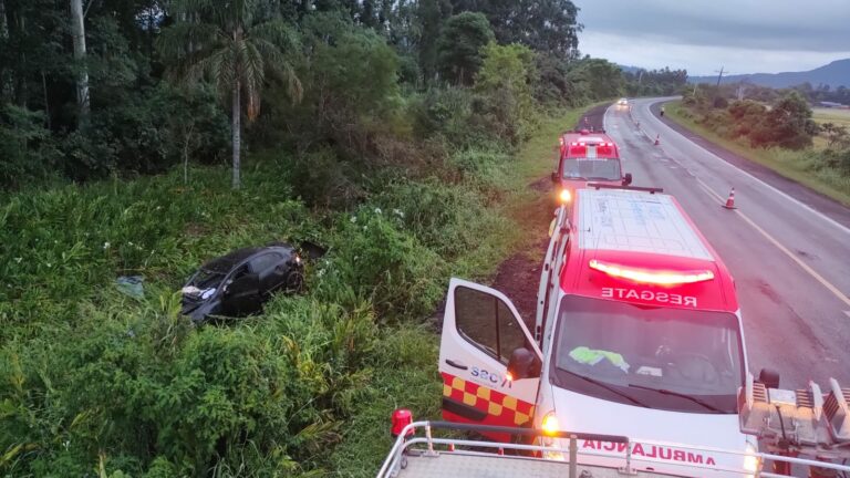 Uma pessoa morre e quatro ficam feridas em acidente na RSC-287